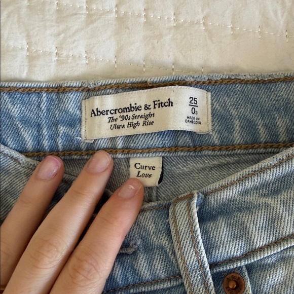 Abercrombie & Fitch Curve Love Ultra High Rise 90s Straight Jean - Picture 5 of 6